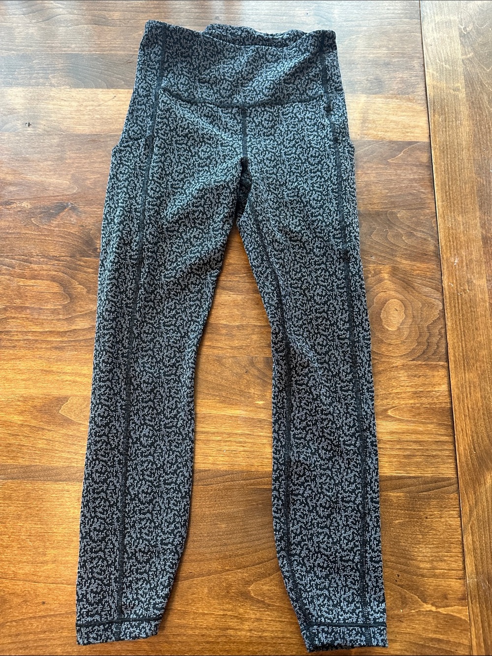 Athleta ultimate stash pocket textured 7/8 tight - Black and Gray XS